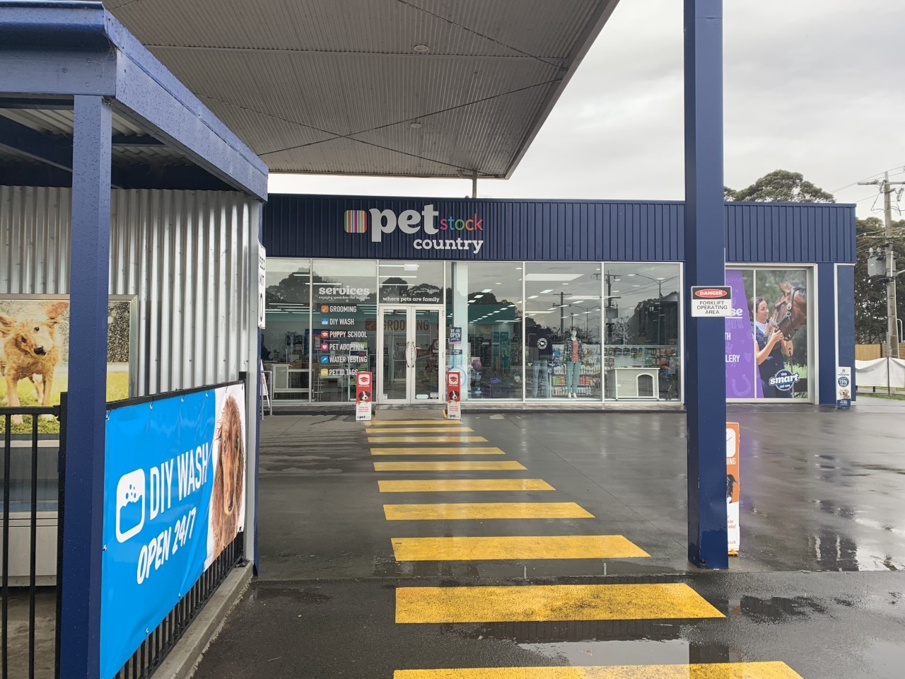 Pet Stock Country Exterior